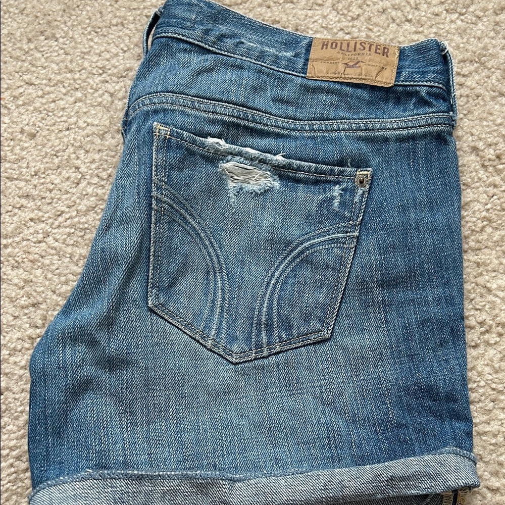 Hollister Women's Classic Blue Cropped Jeans